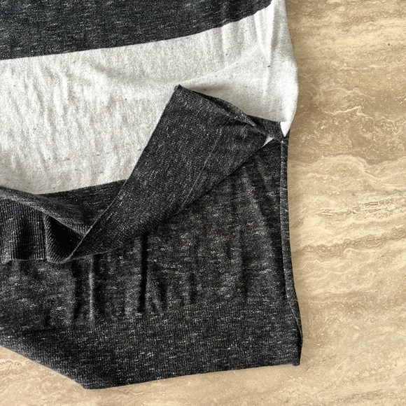 Color block sweater - Picture 10 of 10